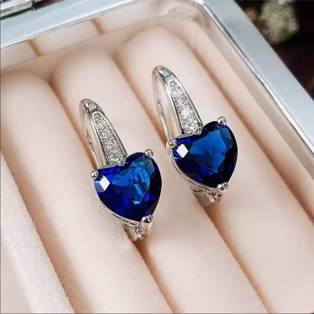 New Women’s Romantic Heart 925 Silver Sapphire Earrings - Picture 2 of 3